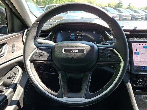 Used 2023 Jeep Grand Cherokee L Limited w/ Black Appearance Package AWD/4WD image 20