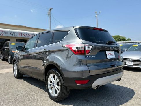 Used 2017 Ford Escape SE FWD image 6