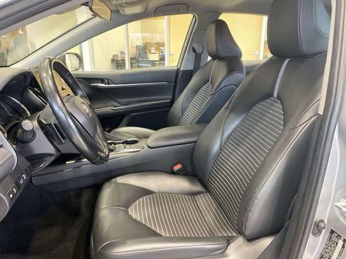 Used 2023 Toyota Camry SE image 11