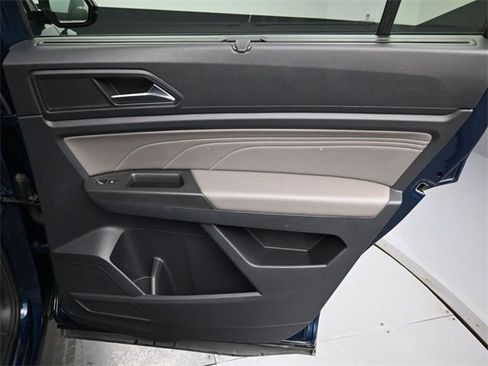 Used 2022 Volkswagen Atlas SE image 32