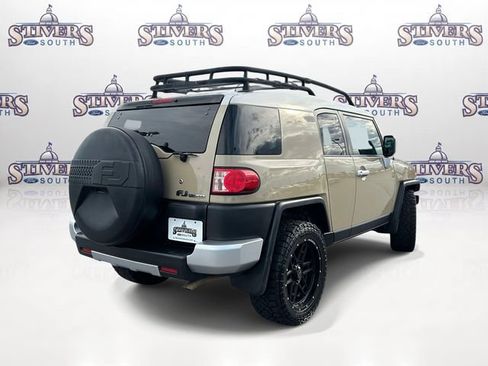 Used 2011 Toyota FJ Cruiser 2WD w/ Convenience Pkg image 3