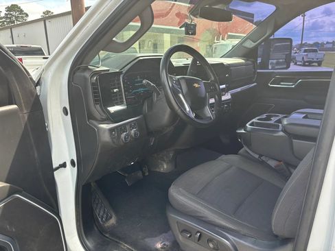 Used 2024 Chevrolet Silverado 2500 LT AWD/4WD image 13