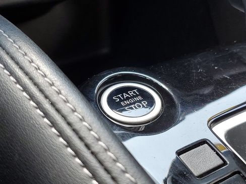 Used 2019 Nissan Kicks SR w/ SR Premium Package FWD image 18