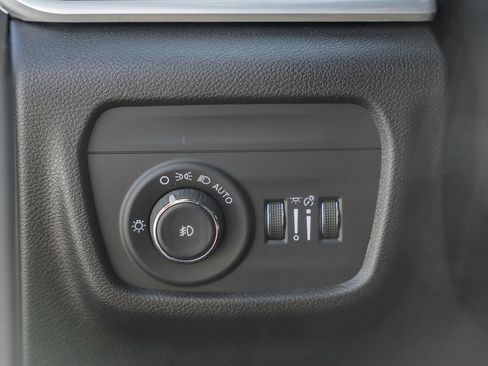 Used 2024 Jeep Grand Cherokee Limited image 41