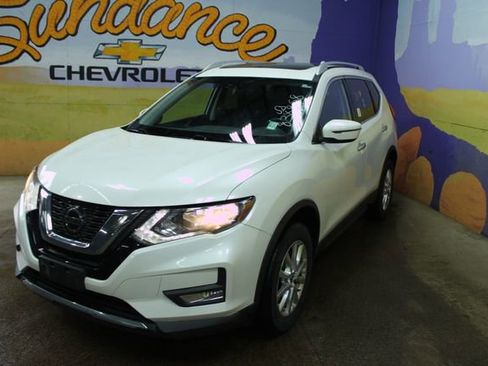 Used 2018 Nissan Rogue SV image 4