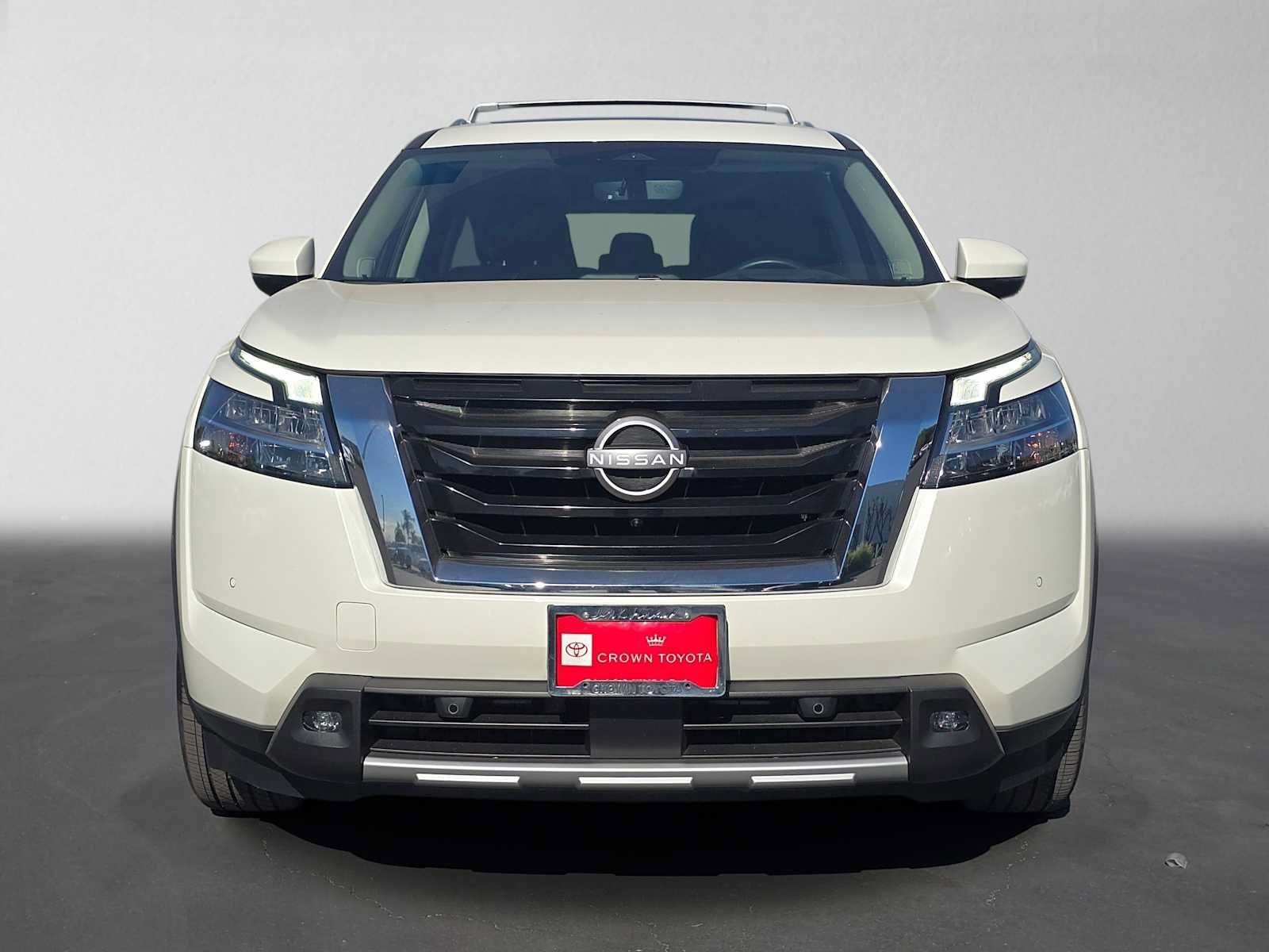 Used 2023 Nissan Pathfinder Platinum w/ Lighting Package (N93) FWD image 8