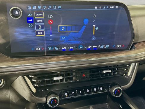Used 2025 Chevrolet Tahoe Premier AWD/4WD image 14