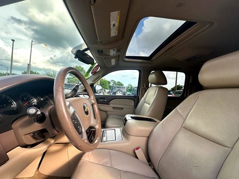 Used 2014 Chevrolet Suburban LTZ image 17