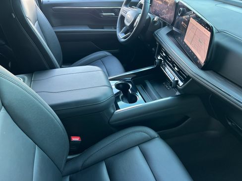 Used 2026 Chevrolet Tahoe LT RWD image 17