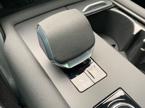 Used 2023 Land Rover Discovery S image 27