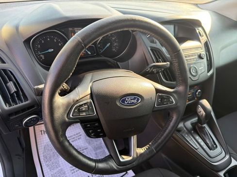 Used 2018 Ford Focus SE w/ Cold Weather Package FWD image 12
