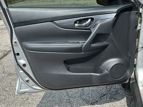 Certified 2017 Nissan Rogue SV AWD/4WD image 13