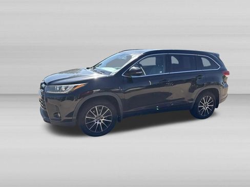 Used 2017 Toyota Highlander SE AWD/4WD image 8
