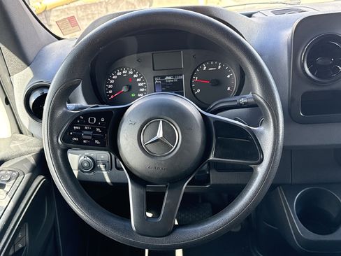 Used 2020 Mercedes-Benz Sprinter 2500 image 18