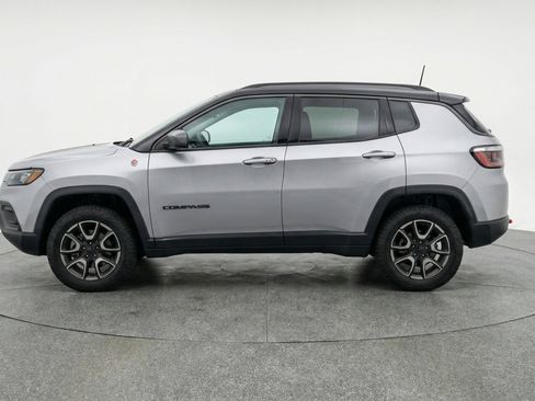 Used 2025 Jeep Compass Trailhawk AWD/4WD image 5