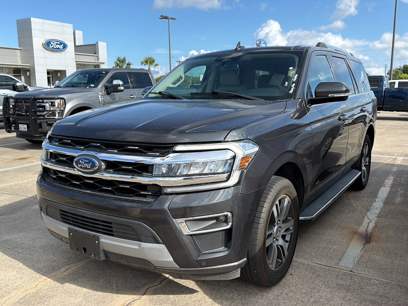 Used 2023 Ford Expedition Limited RWD image 3
