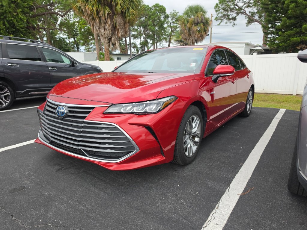 Used 2021 Toyota Avalon XLE w/ Moonroof Package FWD image 4