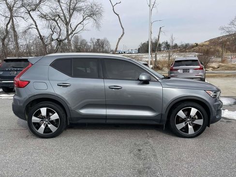 Used 2019 Volvo XC40 T5 Momentum image 28