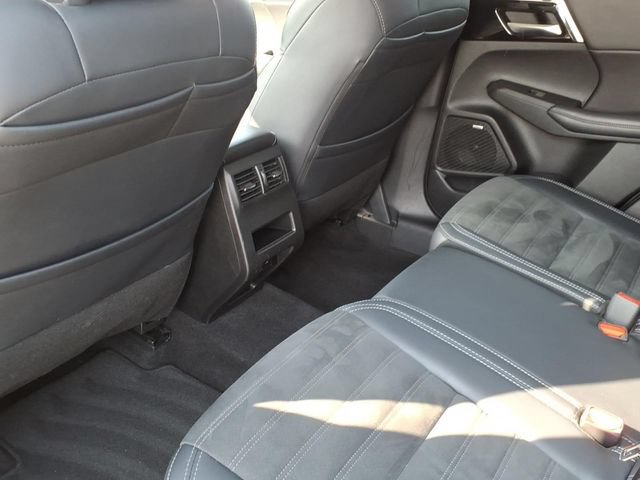 Used 2025 Mitsubishi Outlander SE AWD/4WD image 14