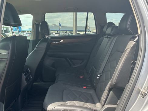 Used 2024 Volkswagen Atlas SE FWD image 8