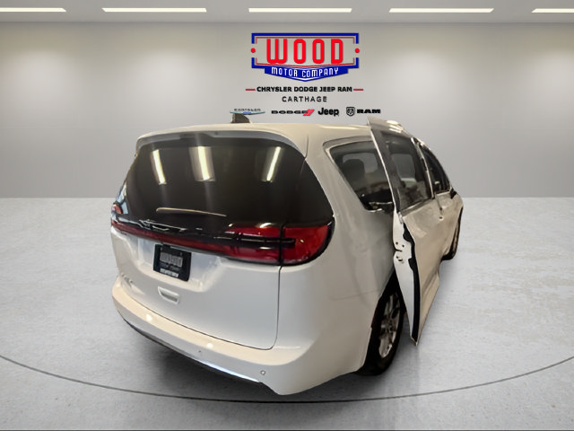 New 2027 Chrysler Pacifica Select FWD image 3