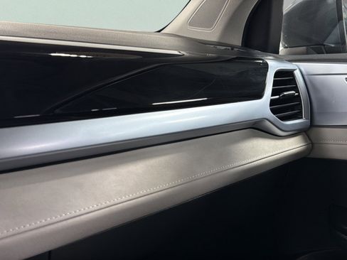 Certified 2025 Volkswagen Taos SE image 30