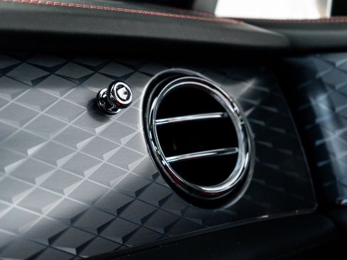 New 2025 Bentley Bentayga image 42