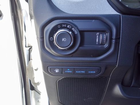 Used 2024 Jeep Wrangler Unlimited Sahara AWD/4WD image 16
