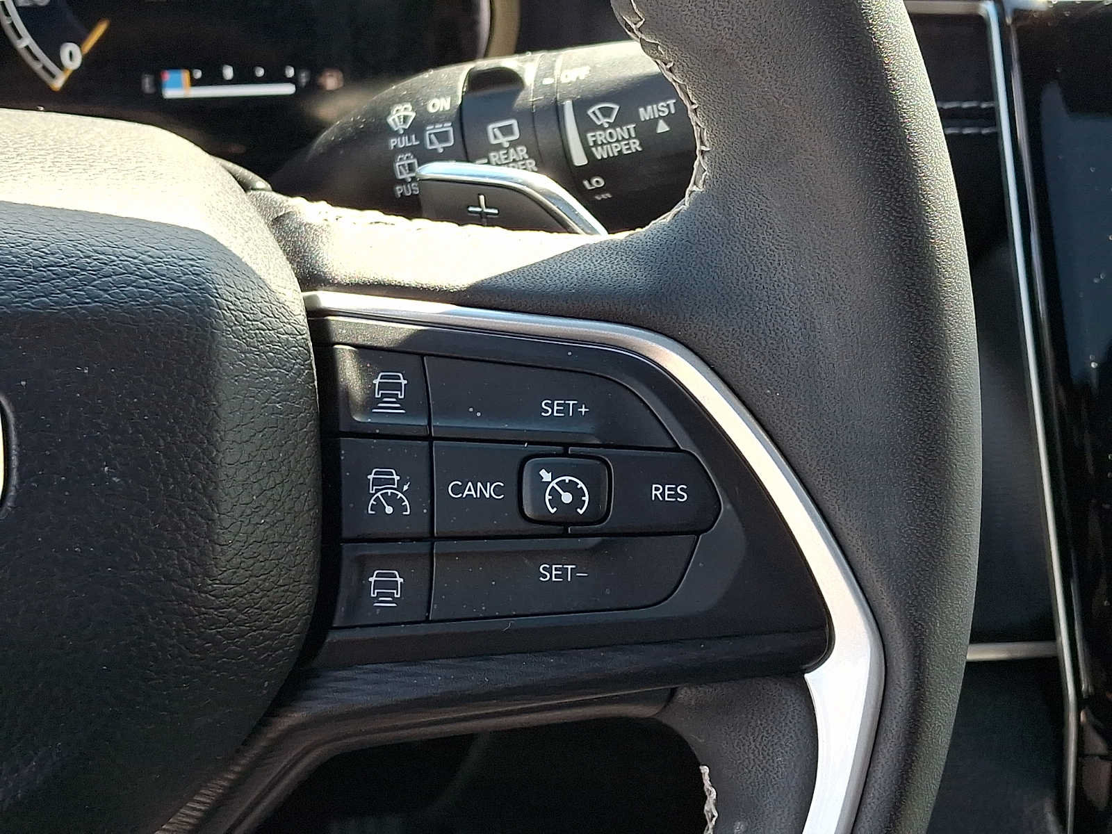 Used 2023 Jeep Grand Cherokee L Laredo AWD/4WD image 25