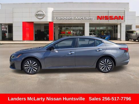 Used 2024 Nissan Altima 2.5 SV FWD image 8