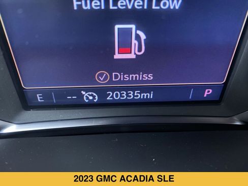 Certified 2023 GMC Acadia SLE w/ Driver Convenience Package FWD image 4