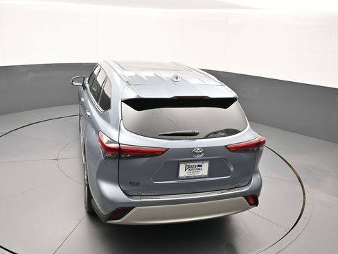 Certified 2020 Toyota Highlander Platinum w/ Preferred Accessory Package AWD/4WD image 42