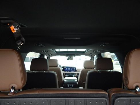 Used 2026 Chevrolet Suburban High Country w/ Sun And Tow Package image 12