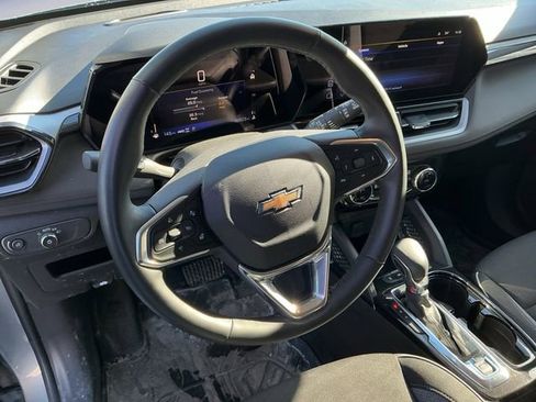 Used 2025 Chevrolet TrailBlazer LT w/ Convenience Package AWD/4WD image 9