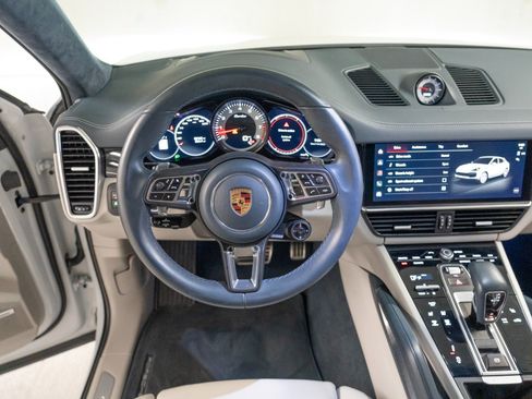 Used 2023 Porsche Cayenne Turbo AWD/4WD image 27