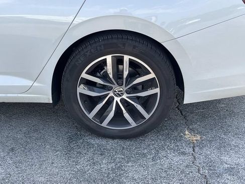 Used 2025 Volkswagen Jetta SE FWD image 15