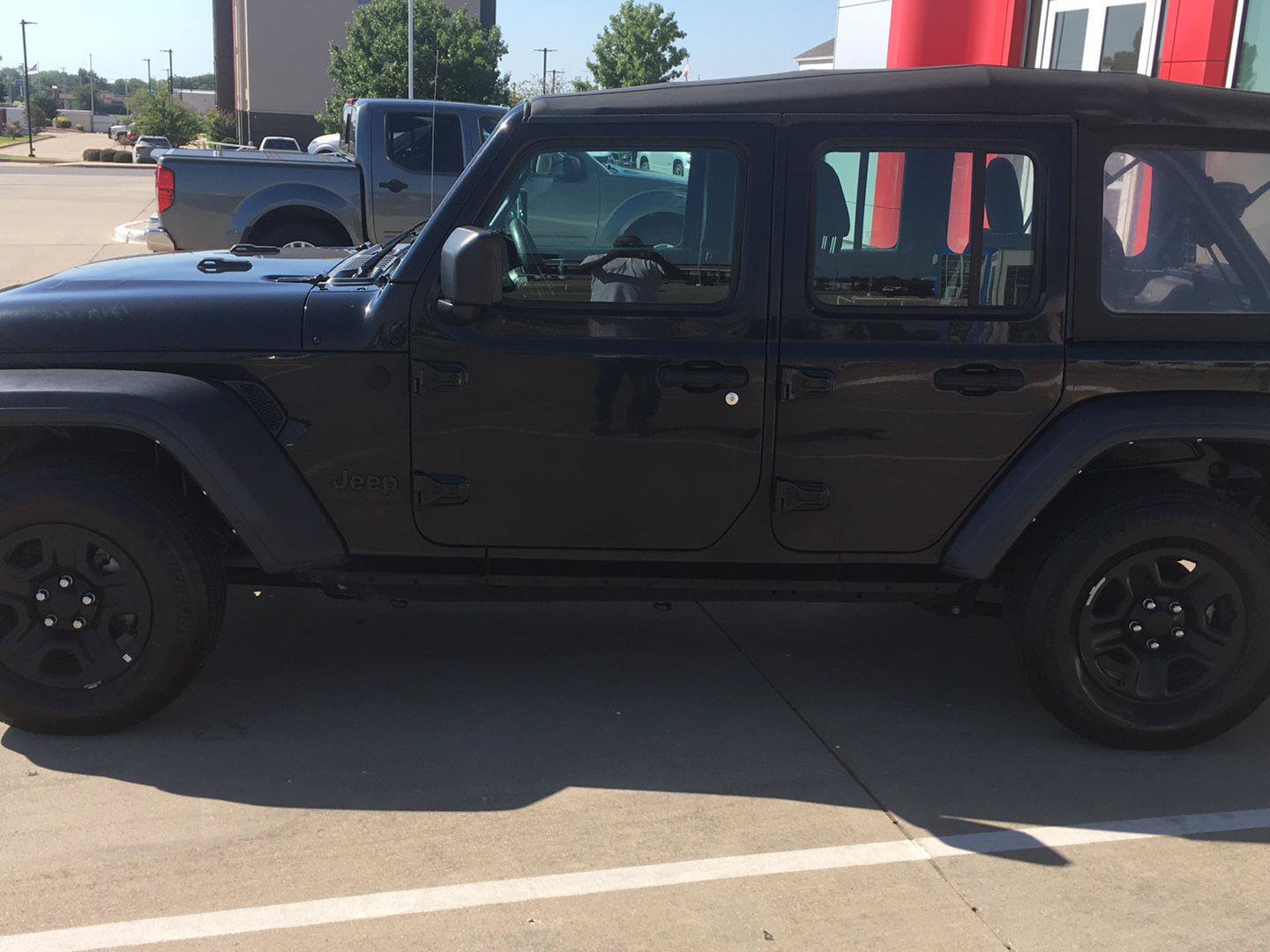 Used 2023 Jeep Wrangler Unlimited Sport AWD/4WD image 10