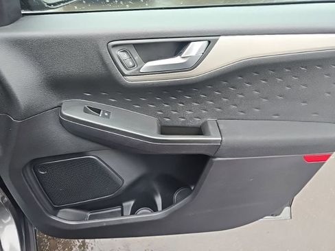 Used 2020 Ford Escape SE image 30