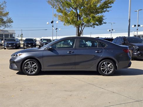 Certified 2023 Kia Forte LXS image 12