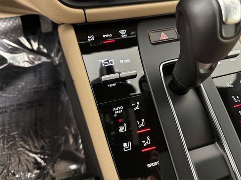 Certified 2025 Porsche Macan image 31