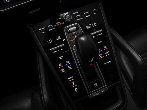 Certified 2019 Porsche Cayenne S image 32