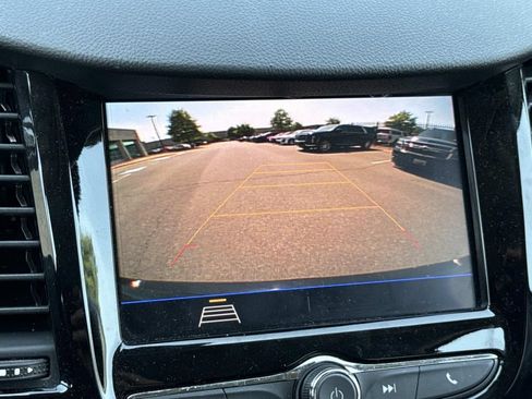 Used 2020 Chevrolet Trax LT w/ LT Convenience Package FWD image 12
