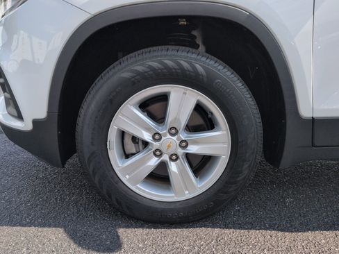 Certified 2019 Chevrolet Trax LT w/ LT Convenience Package AWD/4WD image 32