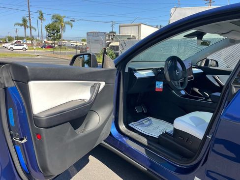 Used 2021 Tesla Model Y Long Range AWD/4WD image 7