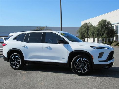 Used 2025 Buick Enclave Sport Touring image 2