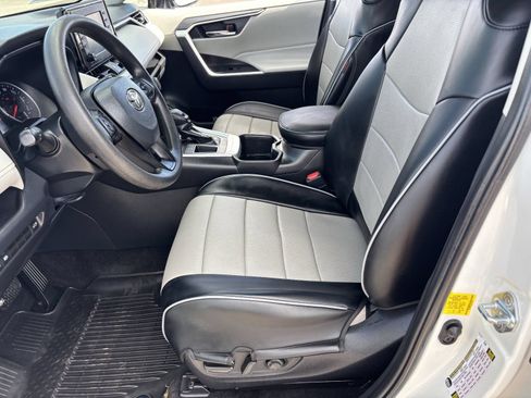 Used 2022 Toyota RAV4 XLE w/ Convenience Package FWD image 21