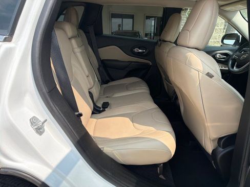 Used 2017 Jeep Cherokee Limited FWD image 23