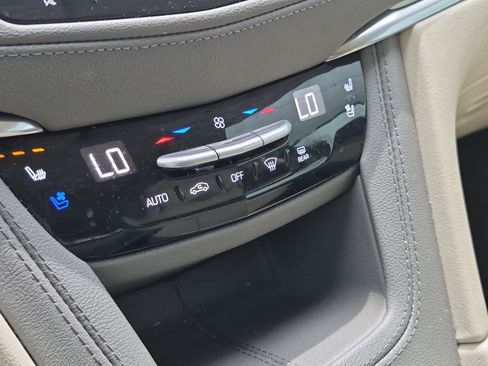 Used 2022 Cadillac XT5 Premium Luxury w/ Technology Package FWD image 16