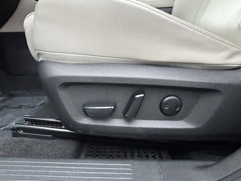 Used 2023 Nissan Rogue SL w/ SL Premium Package image 11