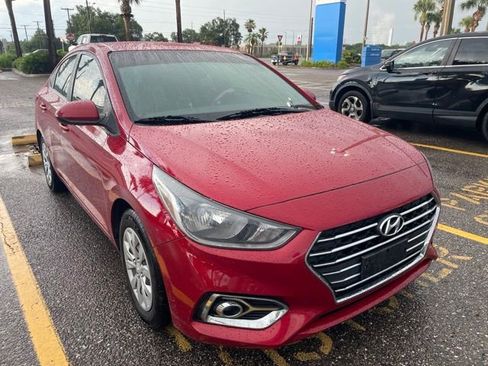 Used 2020 Hyundai Accent SE FWD image 2